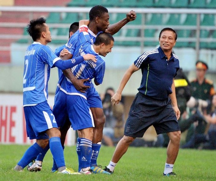 Một màn lội ngược dòng ngoạn mục khác cũng ở vòng 13 là cuộc đối đầu giữa chủ nhà The Vissai Ninh Bình với CLB Hà Nội.